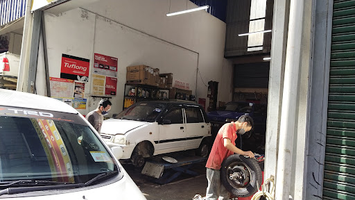 PUSAT SERVIS TAYAR FOOK WENG (Perbaiki kereta & Tayar)