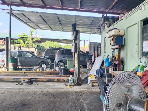 Penampang Auto car service and repair center
