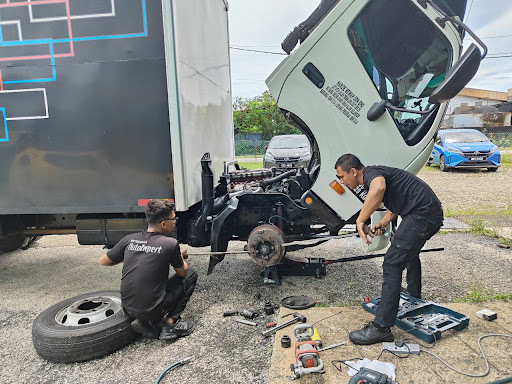 PETRONAS AUTOEXPERT KEMAMAN - PAKA TIREMAN