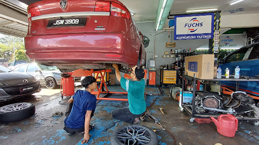 Eleven Services Pontian (Workshop FUCHS Titan)